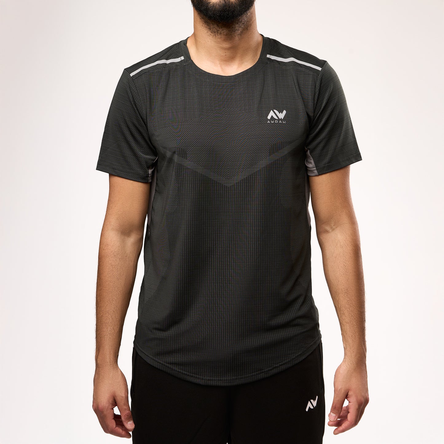 Vue avant d’un T-shirt ClimaDry gris – coupe longue pudique couvrant la awrah jusqu’en bas du dos