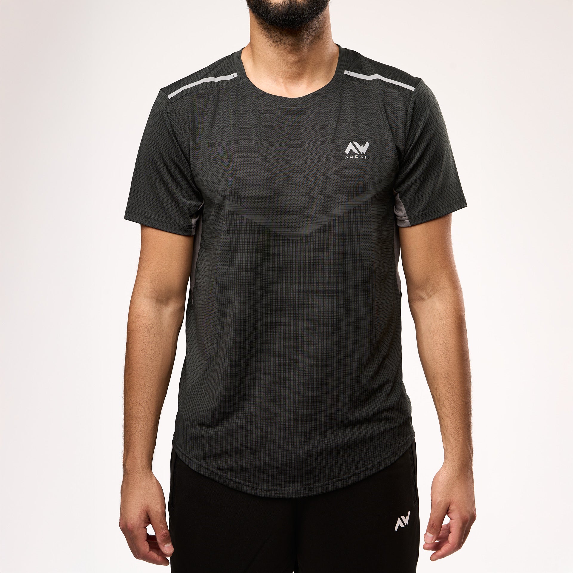 Vue avant d’un T-shirt ClimaDry gris – coupe longue pudique couvrant la awrah jusqu’en bas du dos
