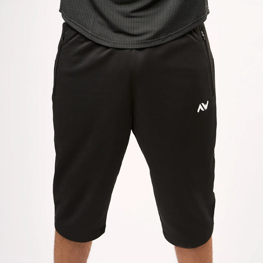Vue avant d’un short de sport ClimaDry noir pour homme musulman – couvrant la awrah et descendant sous le genou